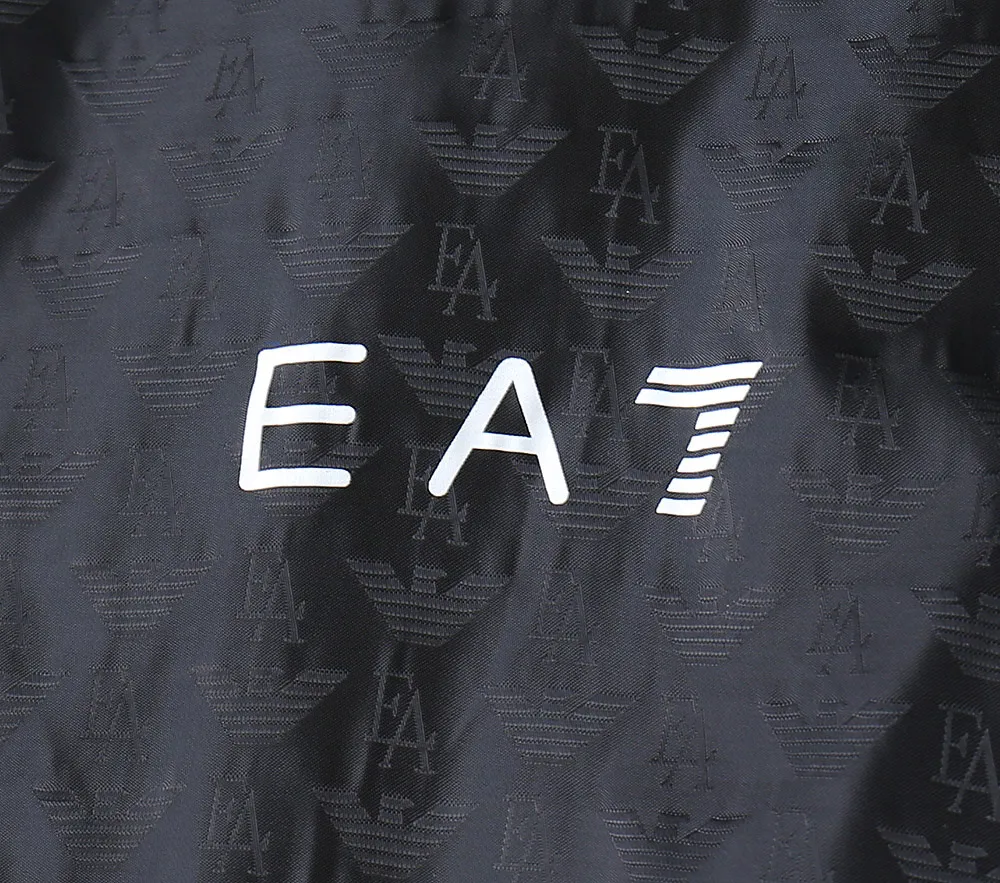 Armani official website Same Style, complete with three labels, on sale in advance. 2026 Autumn and Winter New Arrival men's jacket, Original with complete three labels, Premium version. Custom-made fabrics at the counter. Breathable, high comfort, impeccable details, brand element design concept, reflecting high quality. It feels delicate and soft, presents a casual cut, and has a great upper body shape. Sizes: M～3XL,